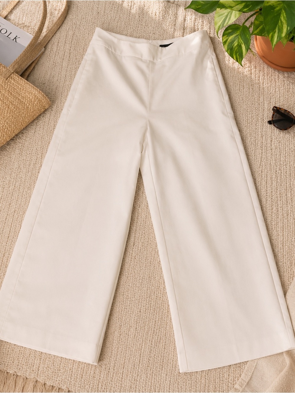 Banana Republic Wide-Leg Pants in Ivory